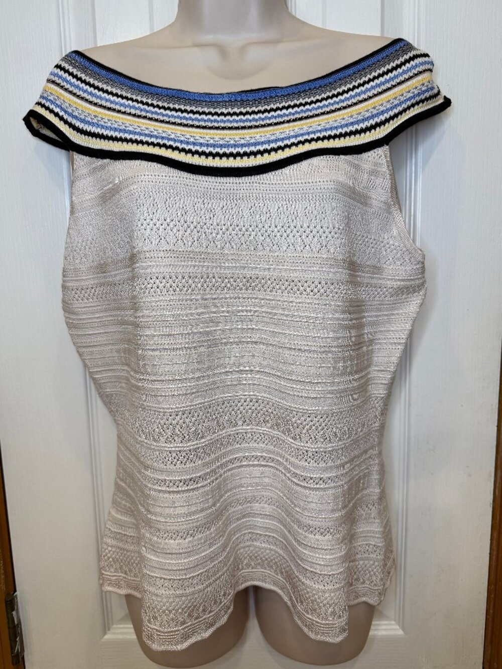 WHBM  Fitted Pullover summer fine knitt op , in Oat, Blue and Yellow, sz L - NWT